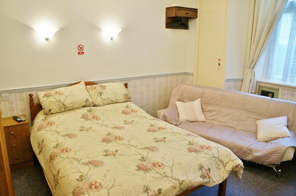 The Captain Guesthouse Scarborough Room photo